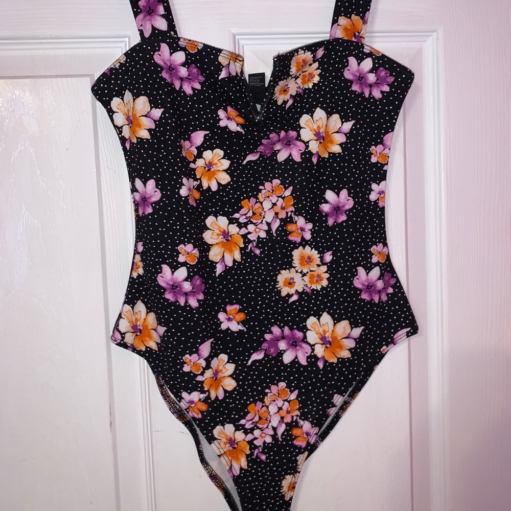 Adorable floral body suit.